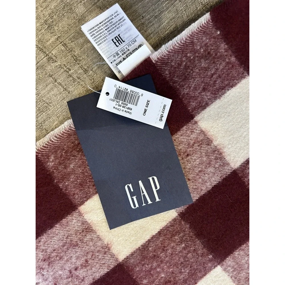 New Gap Cozy‎ Blanket Scarf Red White Plaid With Arm Holes Fringe O/S Soft NWT - Picture 2 of 6